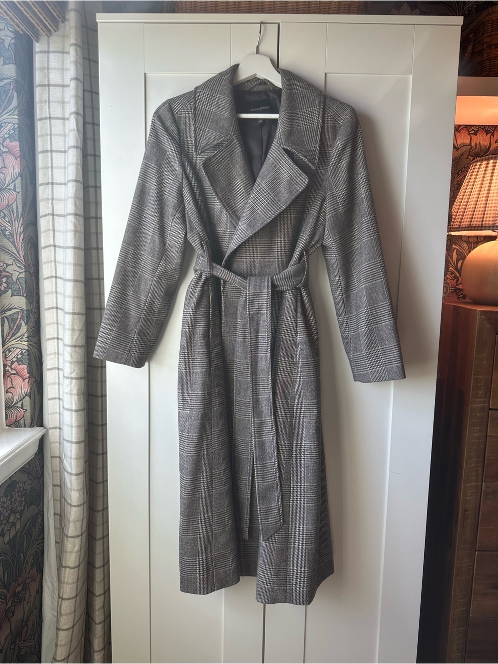 Banana Republic Tie Wrap Coat in Neutral Houndstooth Plaid